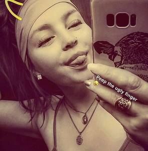 Meet your Posher, Claire